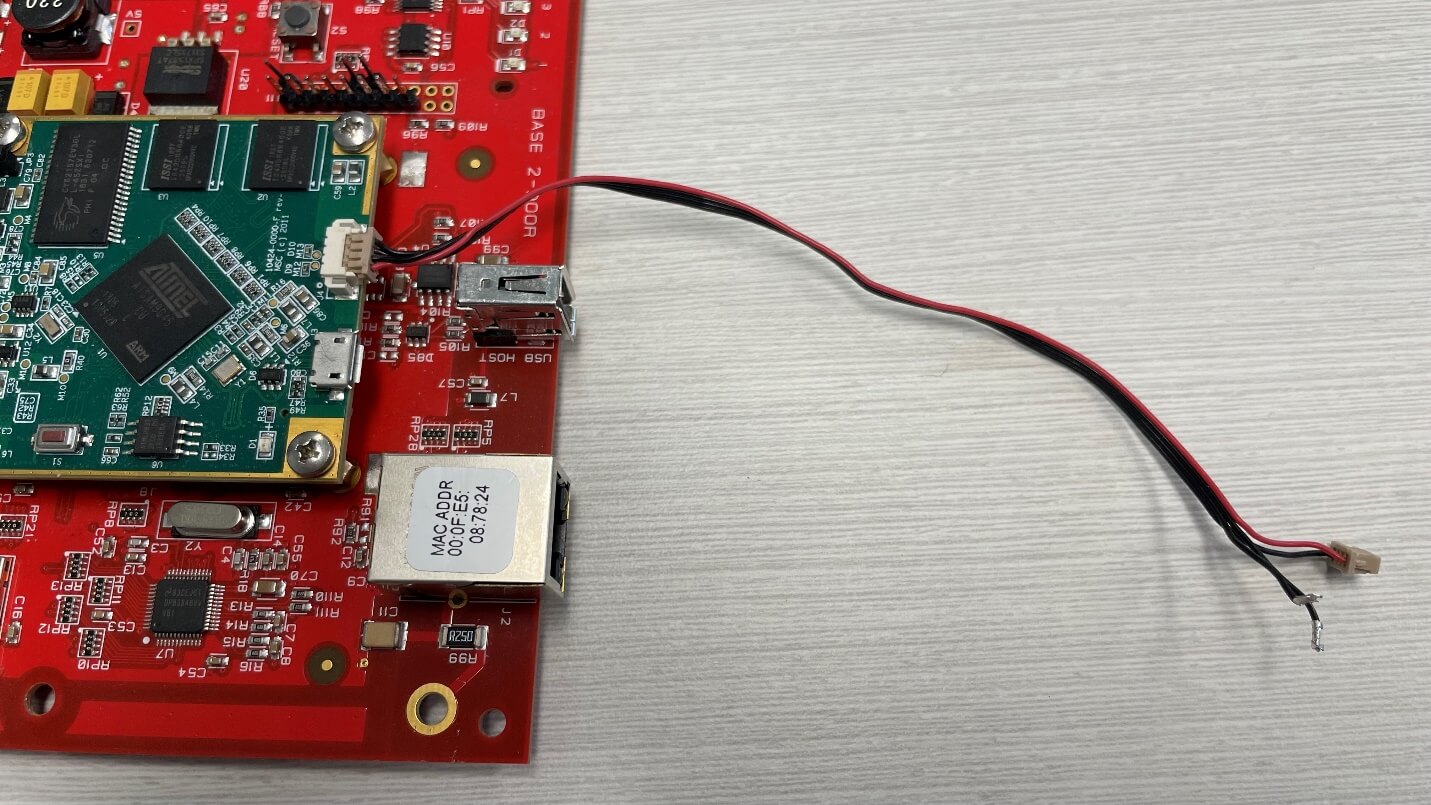 図 8. UART 候補に接続された 4 ピンワイヤ